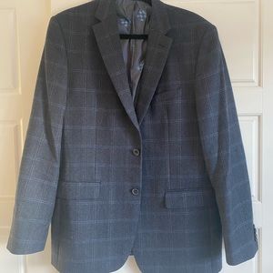 Vince Camuto men’s sport coat. Grey plaid. Sz. 42L